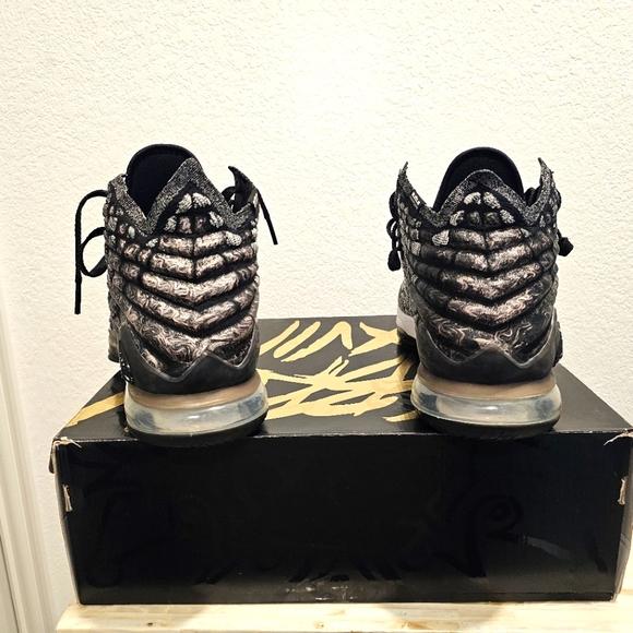 Nike Lebron 17 - Picture 7 of 7